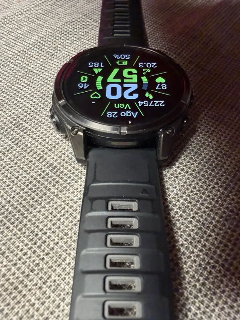 Used Garmin Fenix 8 47mm Amoled Sapphire bike — image 8 of 9