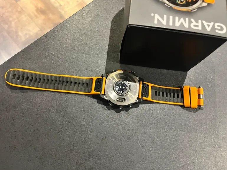 Used Garmin Fenix 8 Sapphire bike — image 3 of 4