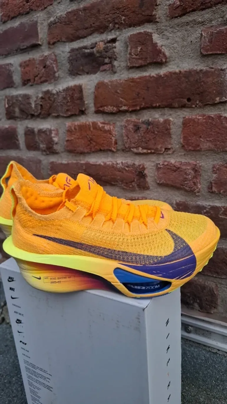 Used Nike Air Zoom Alphafly Next% 3 bike — image 4 of 12