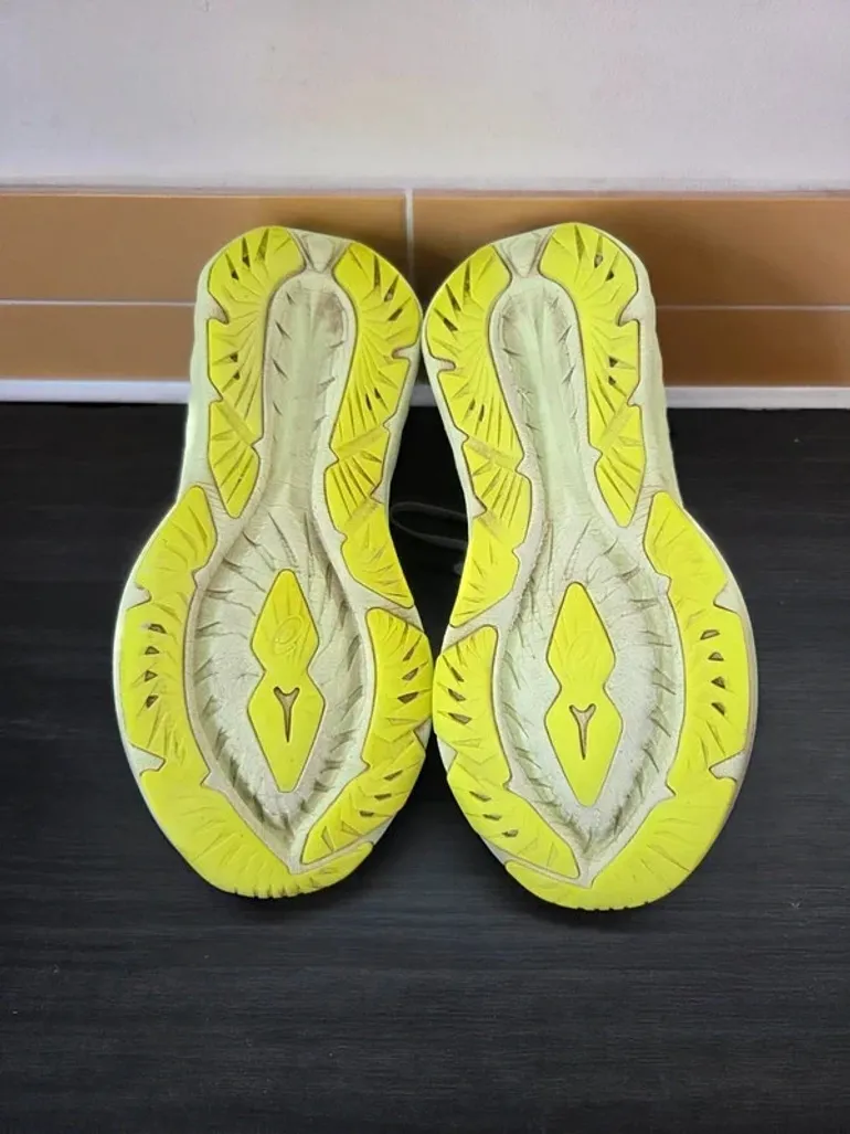 Used Asics Novablast 4 bike — image 5 of 15
