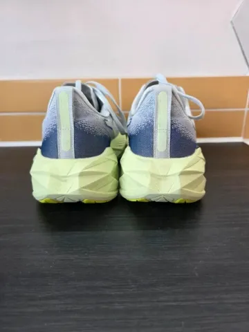 Used Asics Novablast 4 bike — image 11 of 15