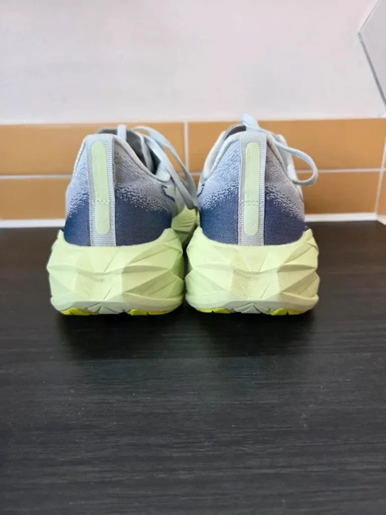 Used Asics Novablast 4 bike — image 11 of 15