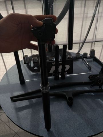 RockShox Reverb AXS 2024 bike usato — immagine 1 di 3