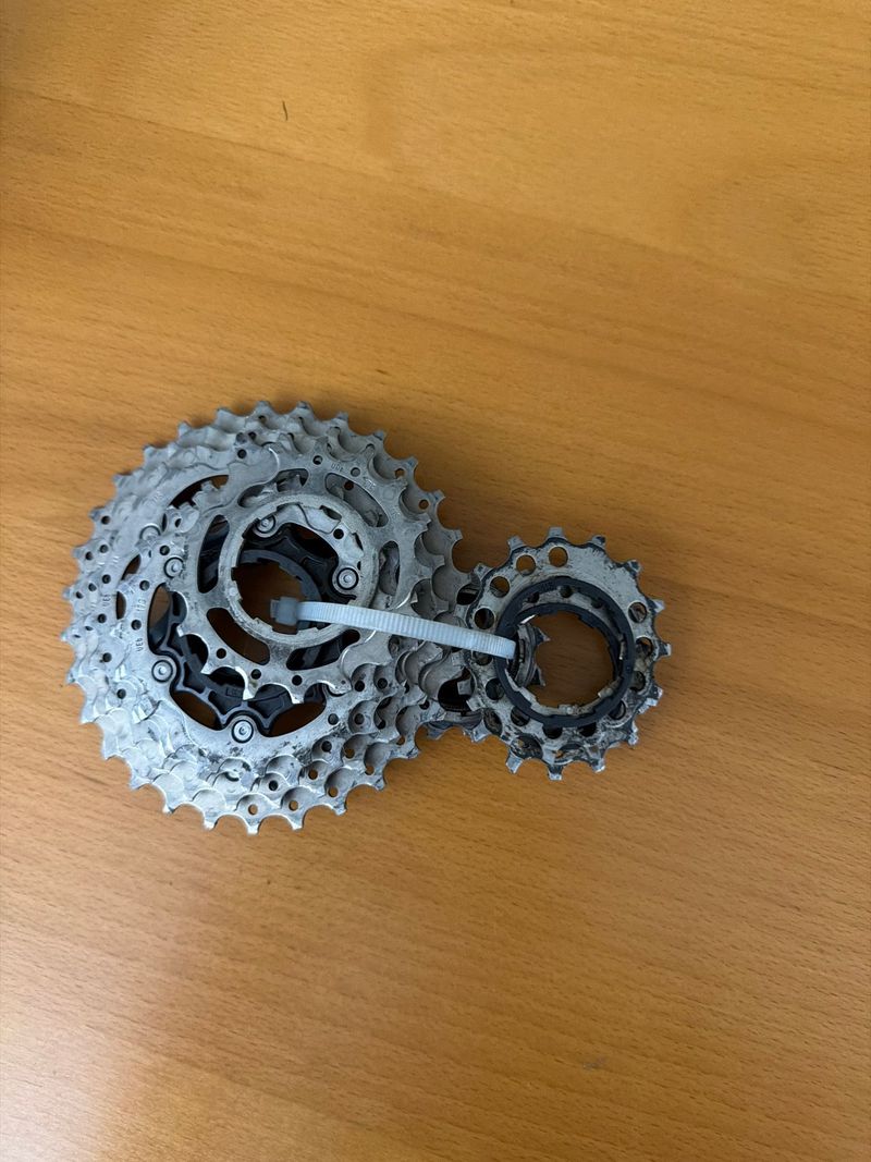 Käytetty Shimano Ultegra CS-R8000 Drivetrain & Pedals