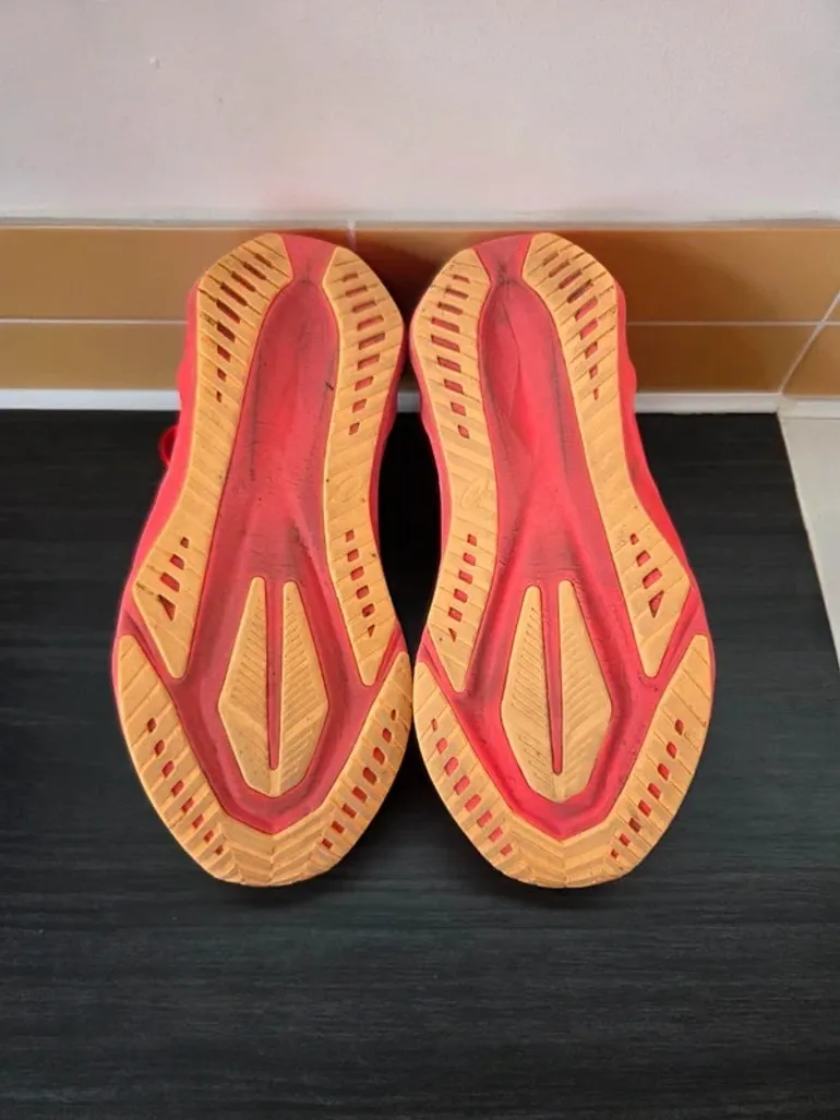 Used Asics Novablast 5 bike — image 4 of 13