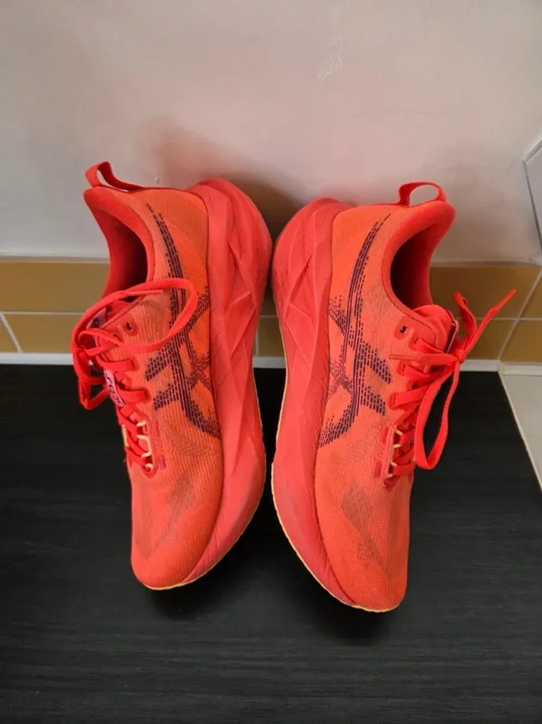 Used Asics Novablast 5 bike — image 3 of 13