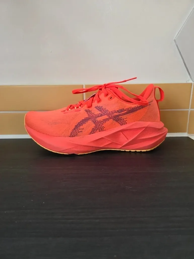 Used Asics Novablast 5 bike — image 9 of 13