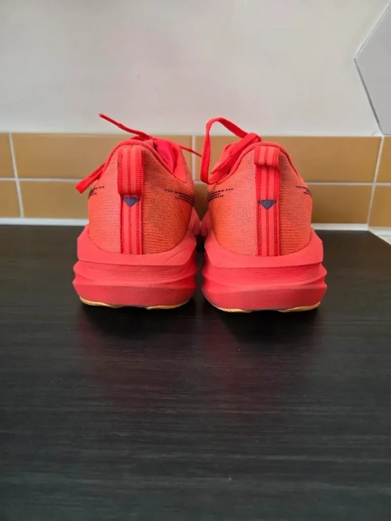 Used Asics Novablast 5 bike — image 11 of 13