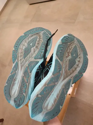 Used Asics Novablast 4 bike — image 8 of 8