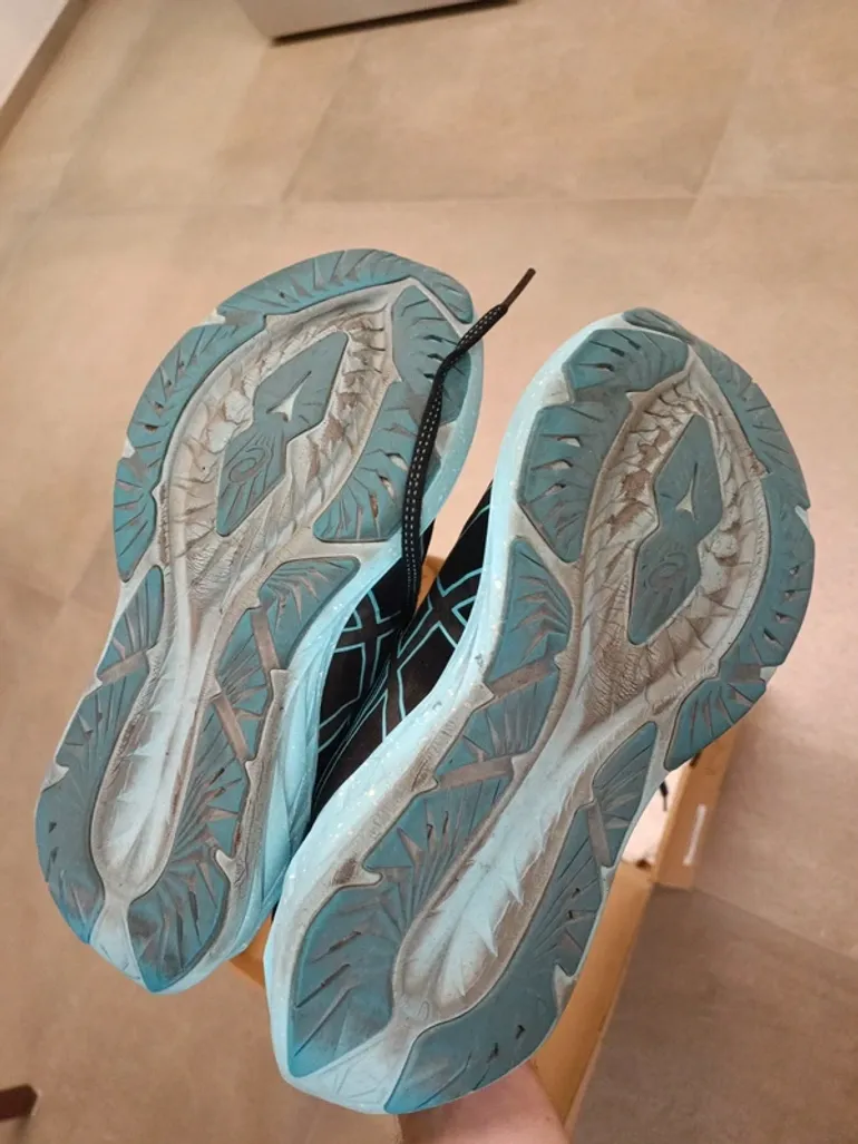 Used Asics Novablast 4 bike — image 8 of 8