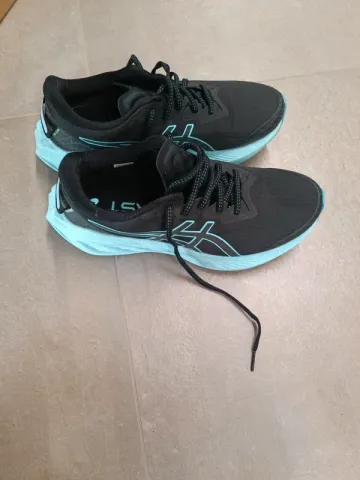 Used Asics Novablast 4 bike — image 1 of 8