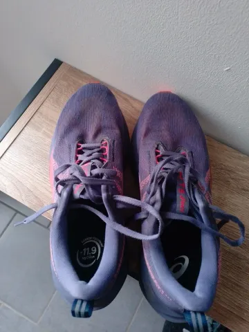 Used Asics Novablast 5 bike — image 4 of 13