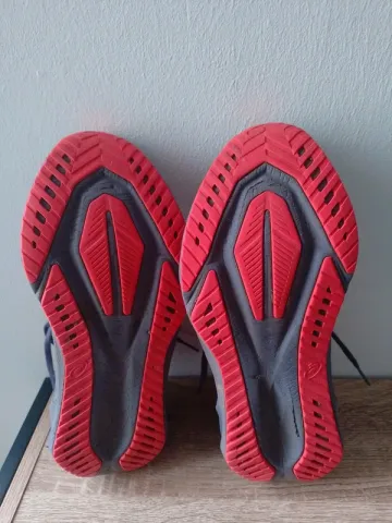 Used Asics Novablast 5 bike — image 3 of 13