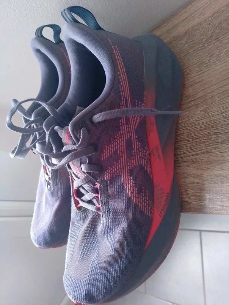 Used Asics Novablast 5 bike — image 9 of 13