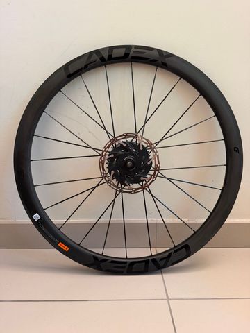 Cadex 42 Wheels 2023 bike d'occasion — image 1 sur 6