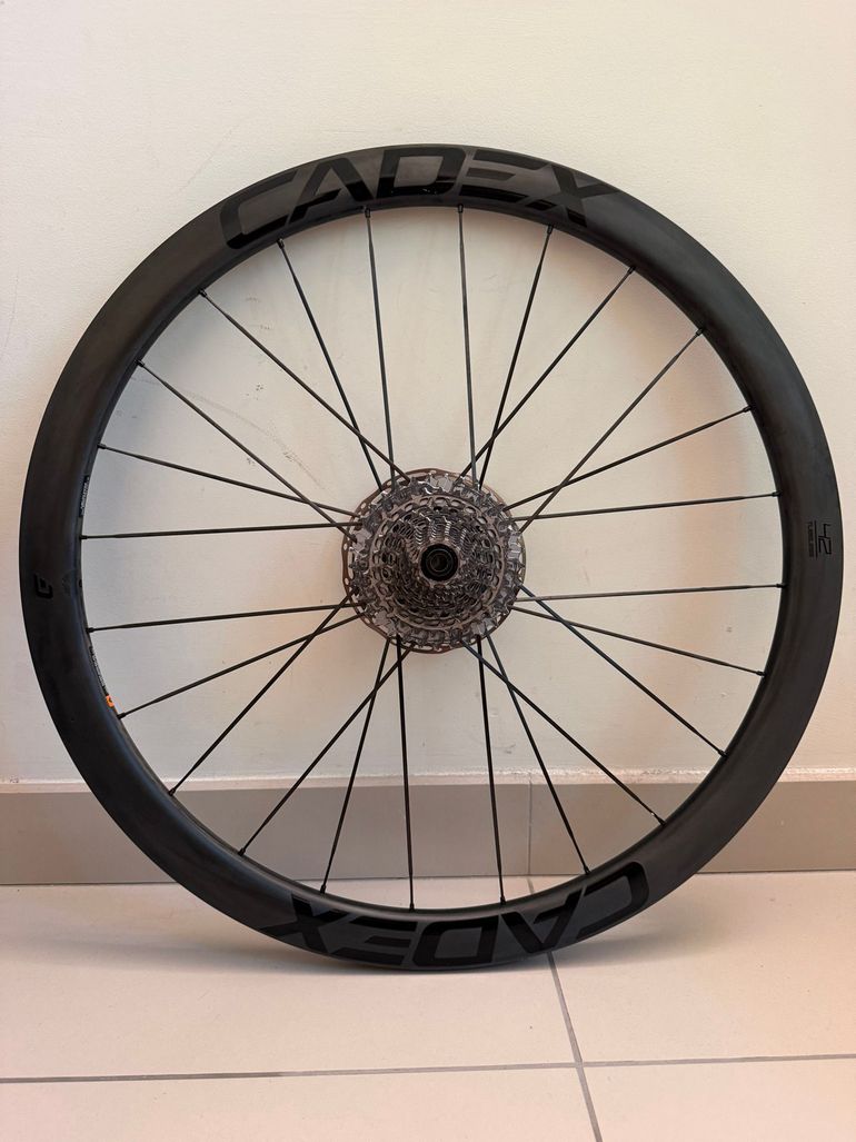 Cadex 42 Wheels 2023 bike d'occasion — image 2 sur 6