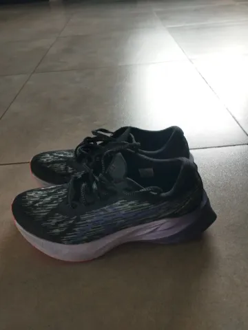 Used Asics Novablast 3 bike — image 2 of 3