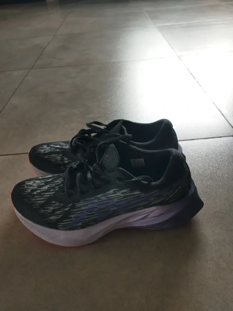 Used Asics Novablast 3 bike — image 2 of 3