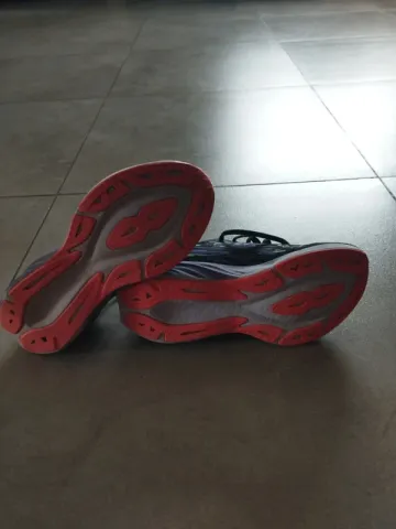 Used Asics Novablast 3 bike — image 3 of 3