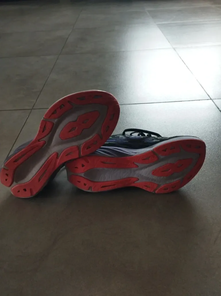 Used Asics Novablast 3 bike — image 3 of 3