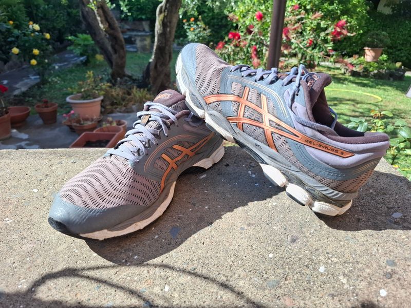 Used Asics Gel Ziruss 3 Running Shoes