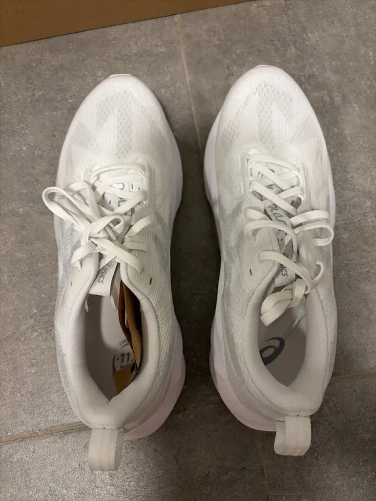 Used Asics Novablast 5 bike — image 2 of 5