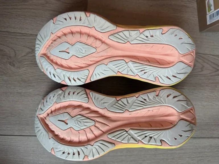 Used Asics Novablast 4 Paris bike — image 11 of 14