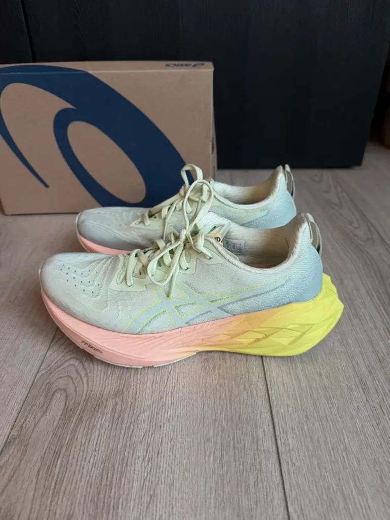 Used Asics Novablast 4 Paris bike — image 5 of 14