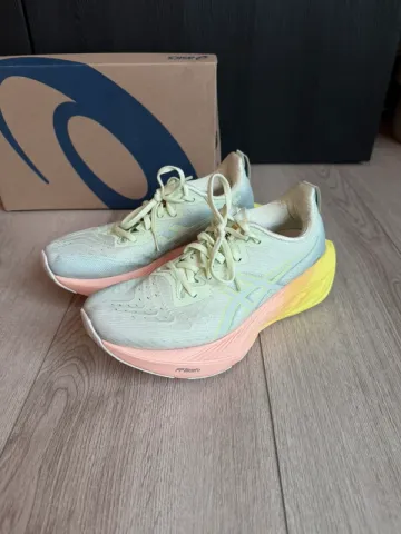 Used Asics Novablast 4 Paris bike — image 6 of 14
