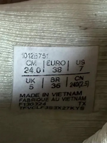 Used Asics Novablast 4 Paris bike — image 14 of 14
