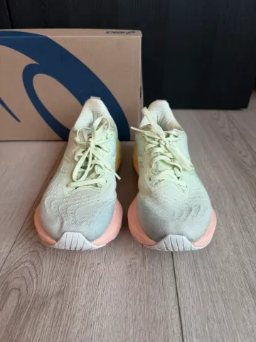 Used Asics Novablast 4 Paris bike — image 7 of 14
