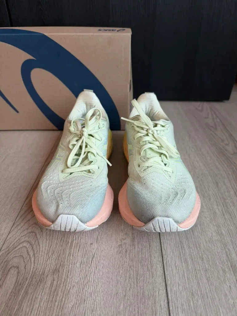 Used Asics Novablast 4 Paris bike — image 7 of 14