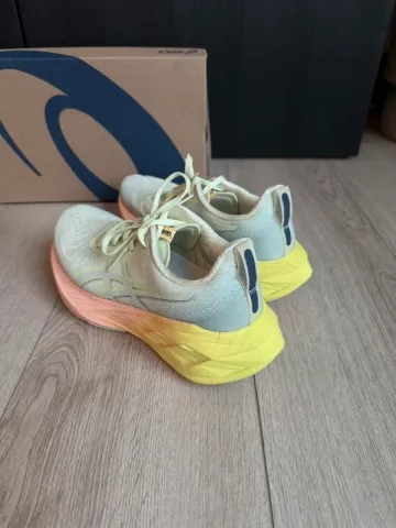 Used Asics Novablast 4 Paris bike — image 4 of 14