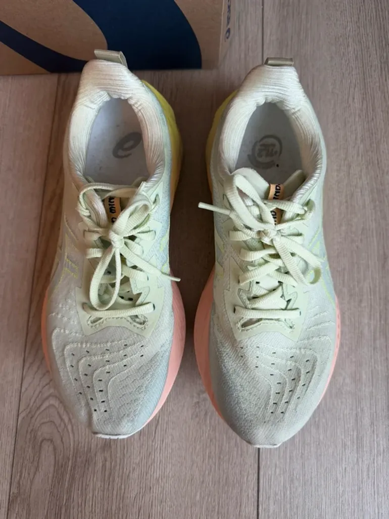 Used Asics Novablast 4 Paris bike — image 9 of 14