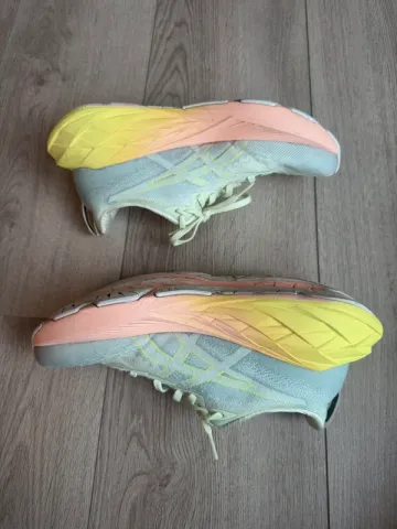 Used Asics Novablast 4 Paris bike — image 10 of 14