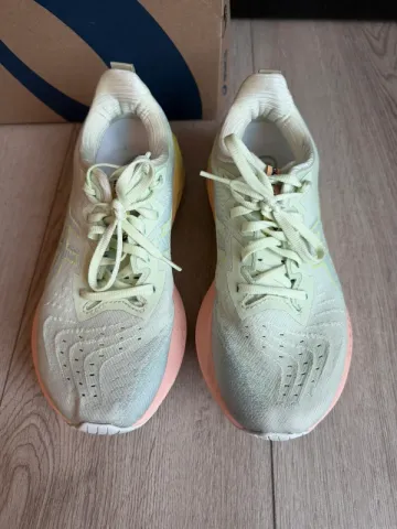 Used Asics Novablast 4 Paris bike — image 8 of 14