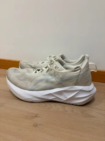 Used Asics Novablast 5 bike — image 2 of 5