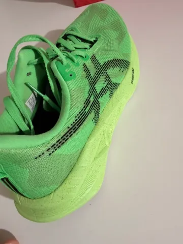 Used Asics Novablast 5 bike — image 1 of 3