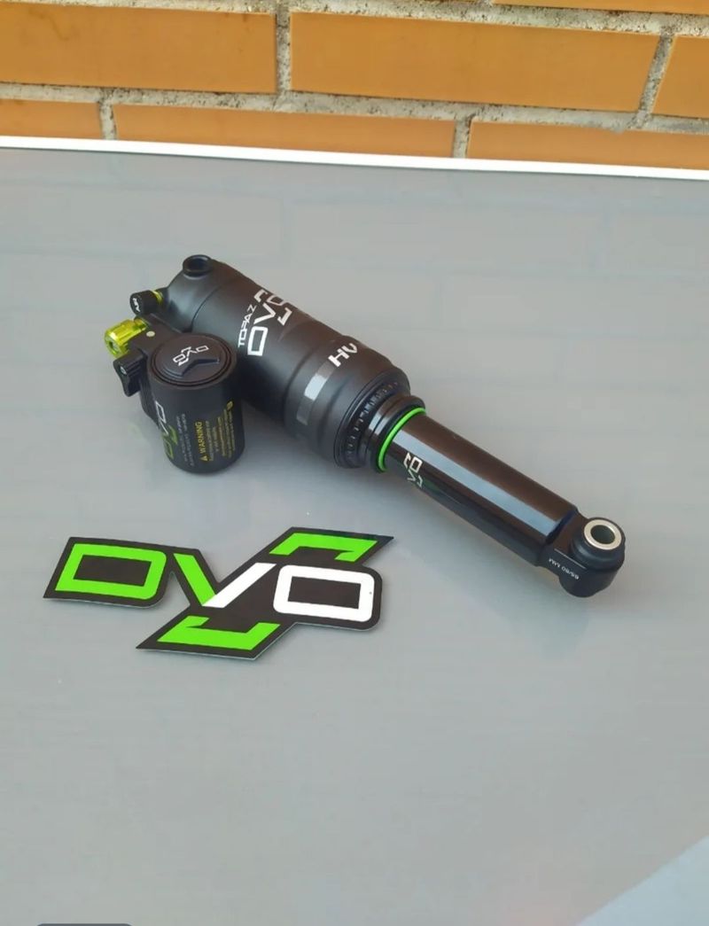 Dvo 205x65mm Topaz G3 Air 3 posiciones Trunnion 2023 Rear Suspension de segunda mano
