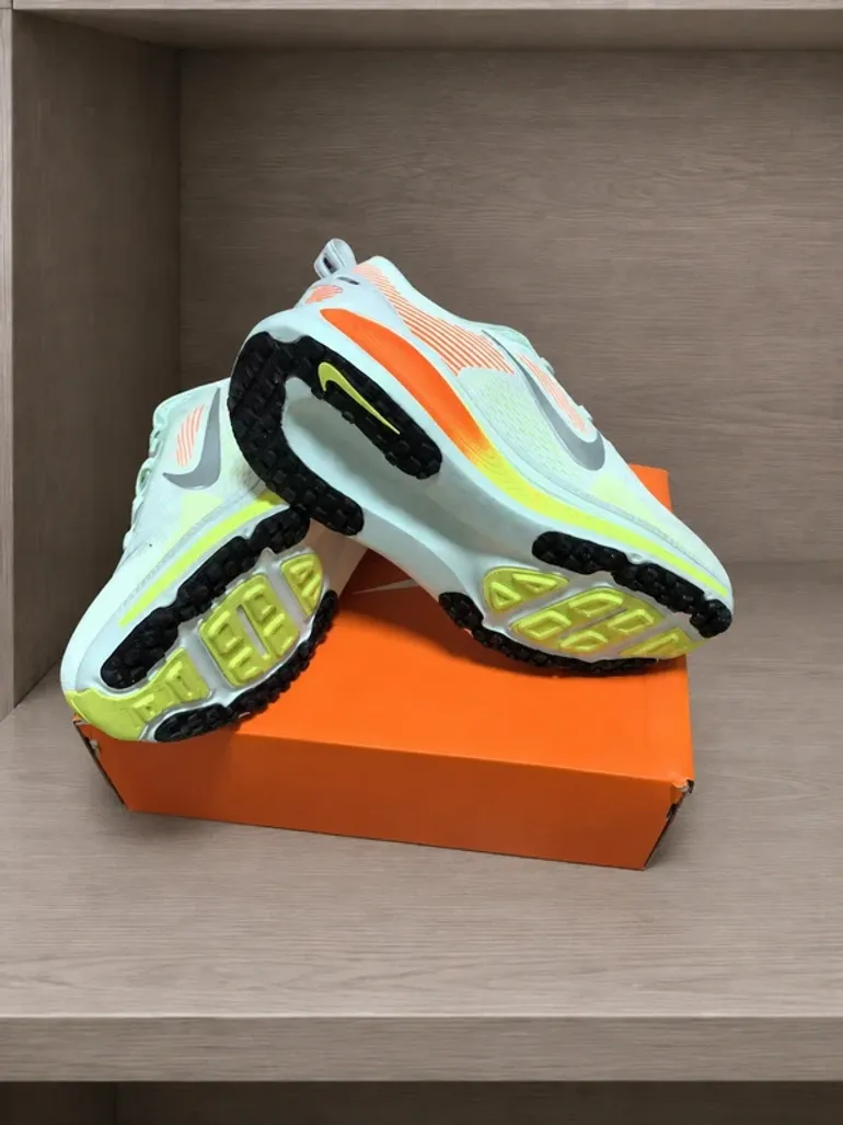 Used Nike Vomero 18 bike — image 4 of 6