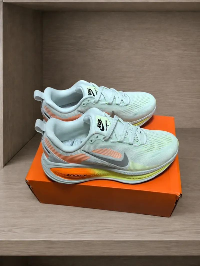 Used Nike Vomero 18 Running Shoes