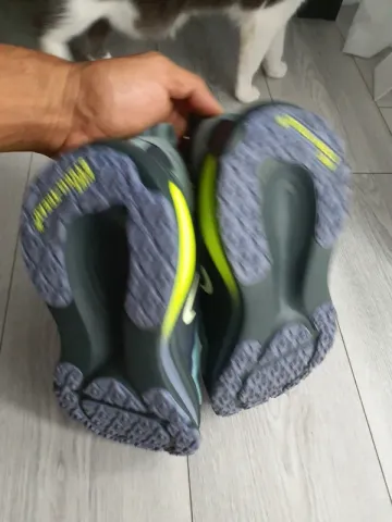 Used Nike Vomero GTX bike — image 5 of 9