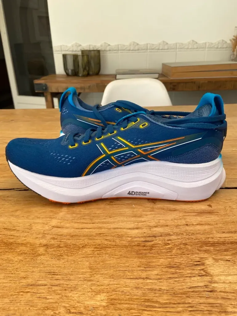 Used Asics Gel Kayano 32 bike — image 3 of 10