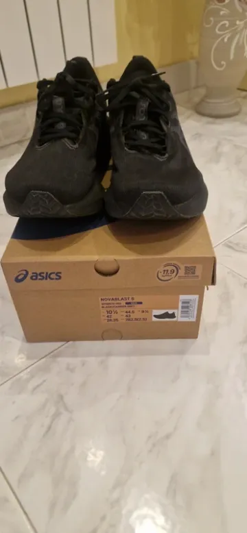 Used Asics Novablast 5 bike — image 1 of 14