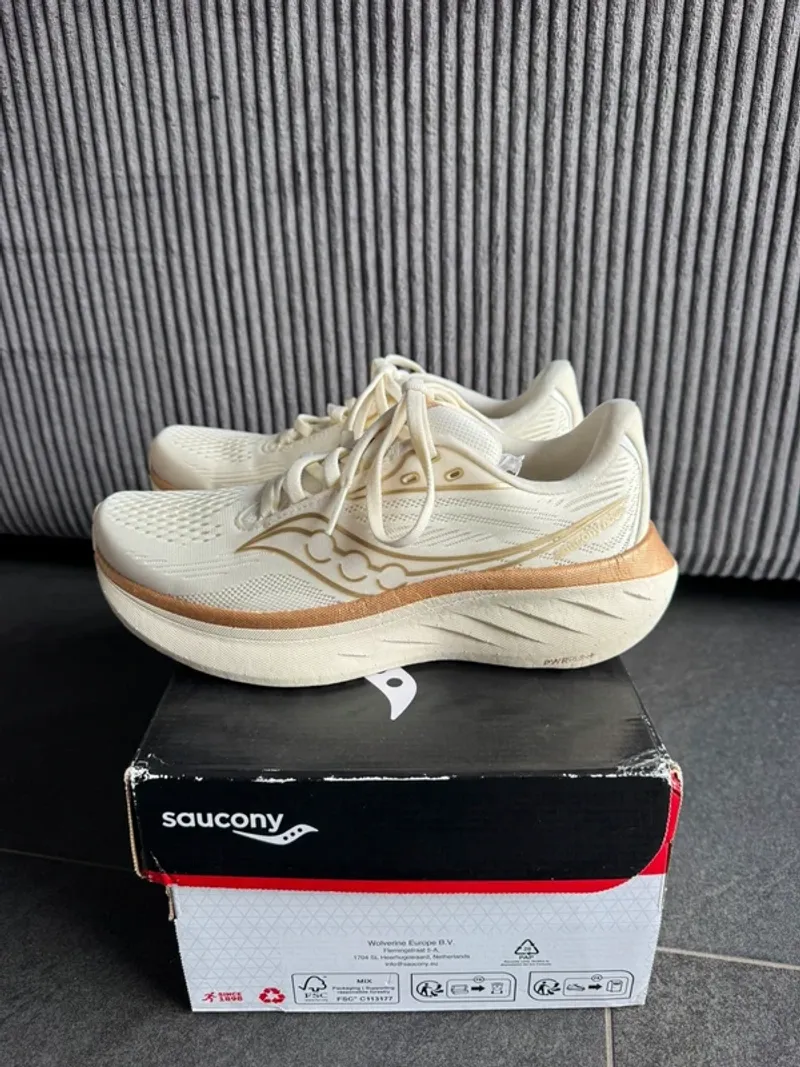 Used Saucony Ride 18 Running Shoes
