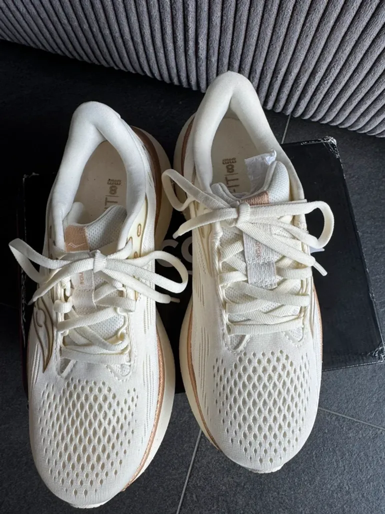Used Saucony Ride 18 bike — image 5 of 12