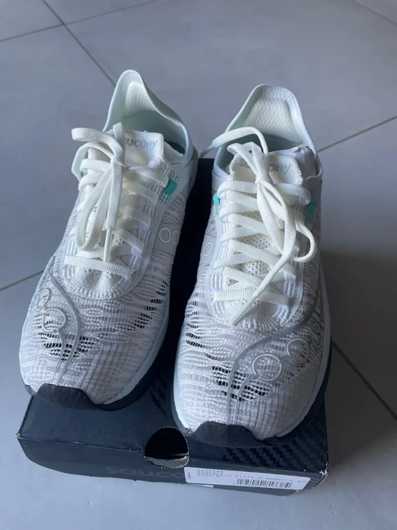 Used Saucony Endorphin Élite 2 Running Shoes