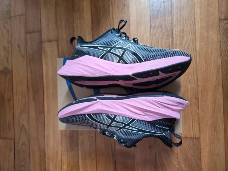 Used Asics Novablast 3 bike — image 2 of 8