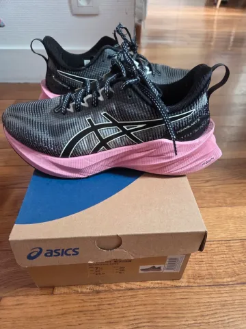 Used Asics Novablast 3 bike — image 1 of 8