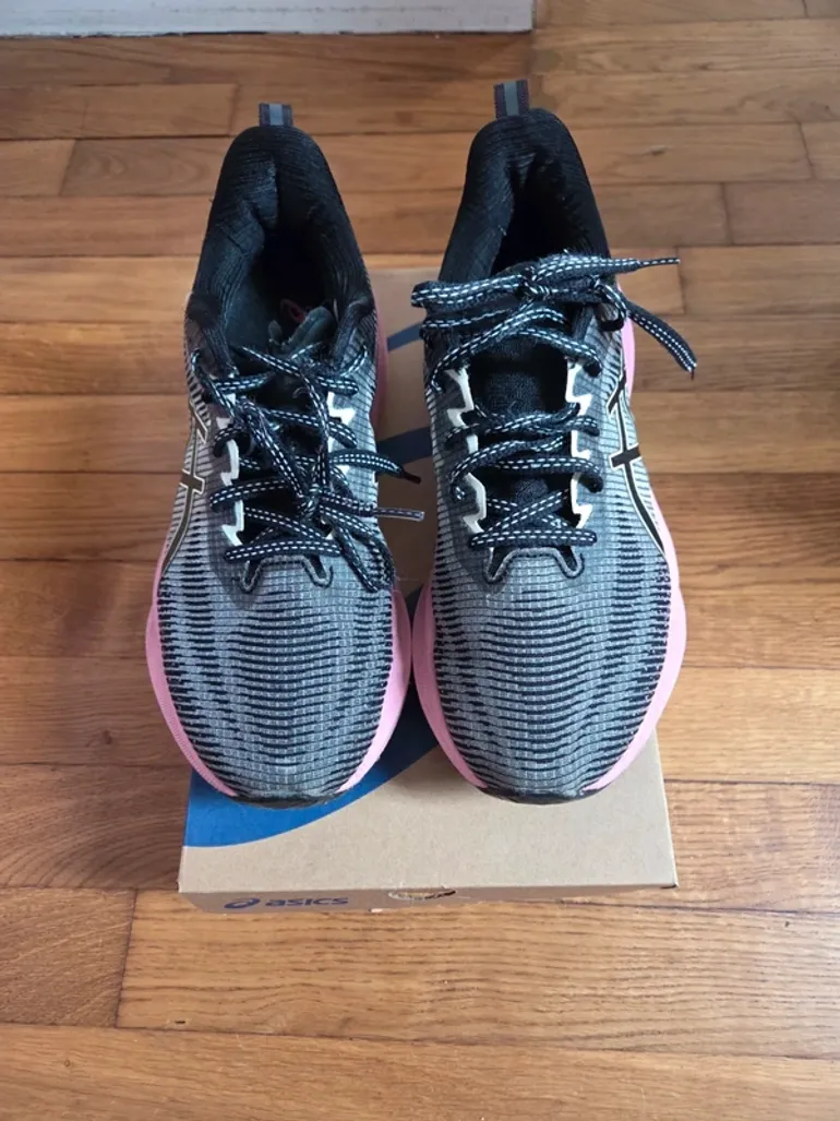 Used Asics Novablast 3 bike — image 3 of 8